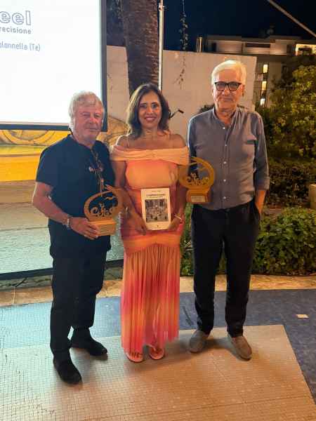 Emanuela Del Zompo Rinaldo Talamonti e Il critico Armando Lo Staglio alla proiezione di Riflessi