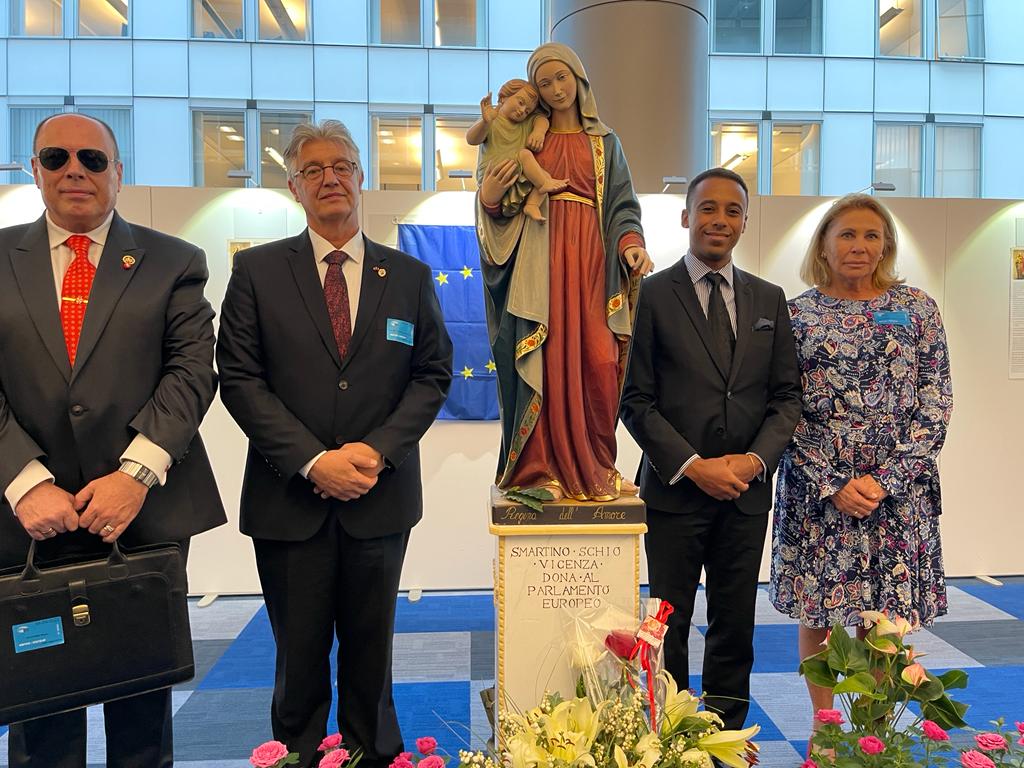 La Madonna entra nel parlamento europeo: ‘’Tota Pulchra es’’